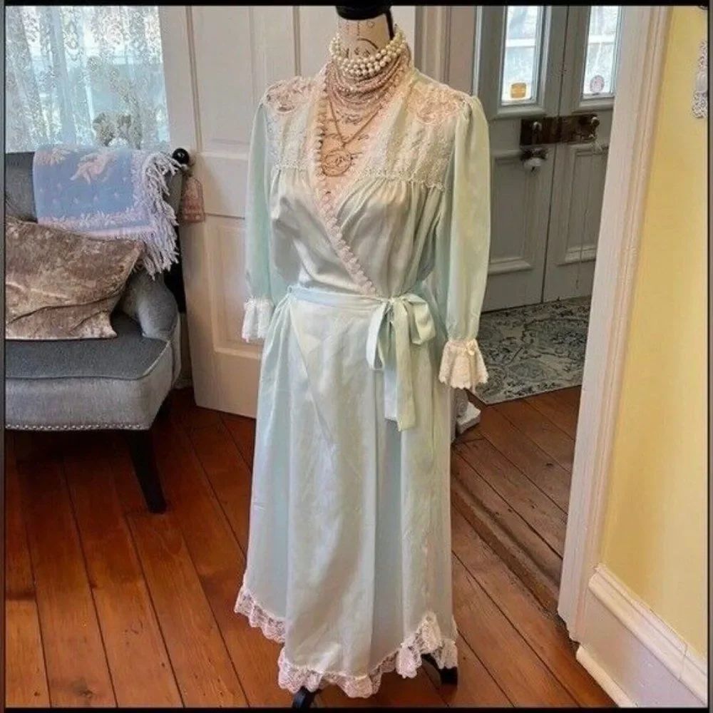 💝🌺💕🥂VTG *Christian Dior* Sz S *Tiffany Blue/Green) Satin Lace Ruffle Robe & Gow
